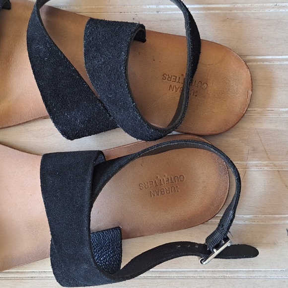 Urban Outfitter Suede Leather Wrap Ankle Strap Boho Flat Everyday Sandals - Picture 3 of 9
